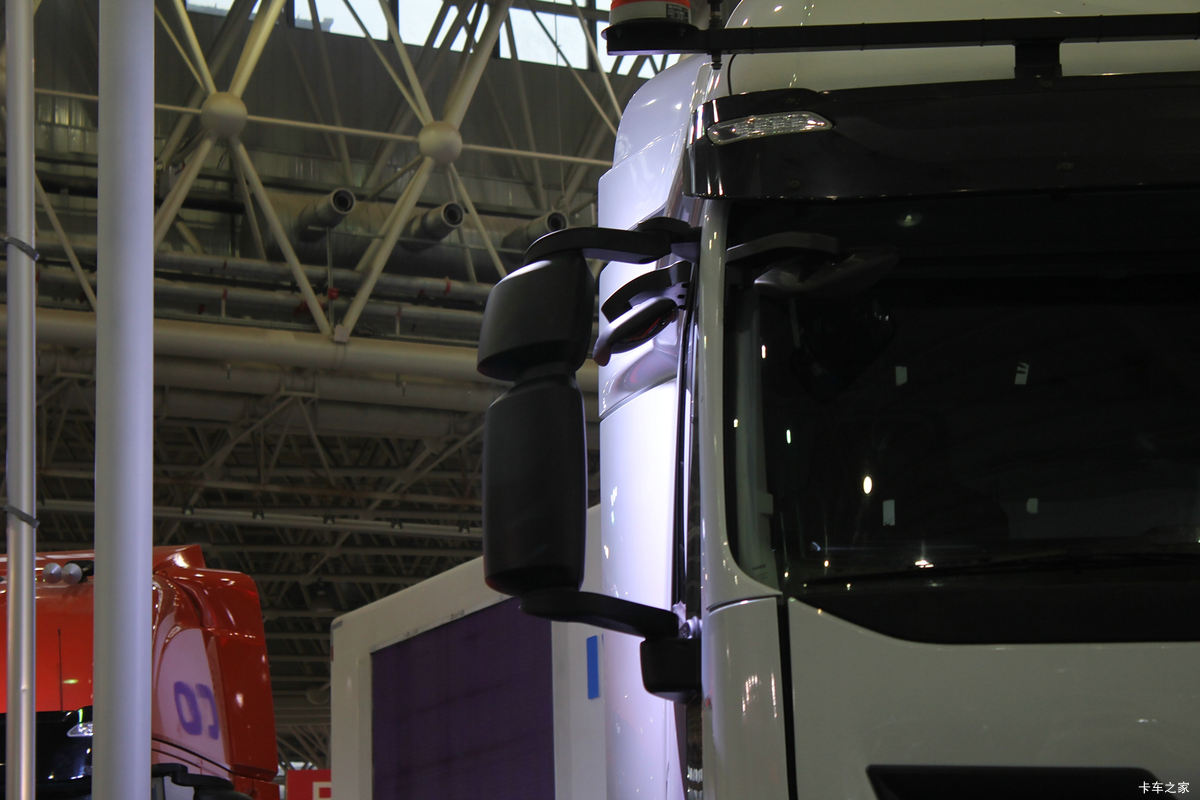 ά Trakkerؿ 560 8X8ǣ(AT410T56WEZ275)                                                