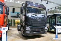 青岛解放 JH6重卡 460马力 6X4牵引车(后桥:457冲焊桥)