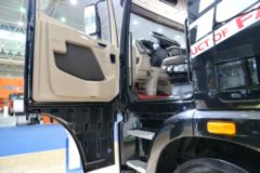青岛解放 JH6重卡 460马力 6X4牵引车(后桥:457冲焊桥)