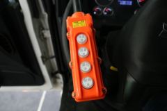 联合卡车U340 340马力 8X4 自卸车(短轴)(城建渣土车)