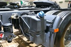青岛解放 JH6重卡 460马力 6X4牵引车(后桥:457冲焊桥)