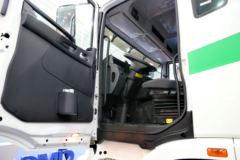 联合卡车U340 340马力 8X4 自卸车(短轴)(城建渣土车)