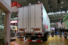 东风商用车 天锦中卡 180马力 4X2 7.5米厢式载货车(DFL5120XXYB2)