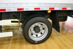 东风商用车 天锦中卡 180马力 4X2 7.5米厢式载货车(DFL5120XXYB2)