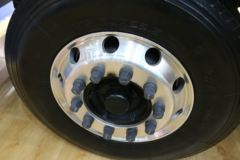 东风特商 270马力 6X2 9.6米厢式载货车(EQ5208XXYL)