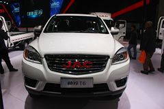 江淮T6 2015款 旗舰型 2.0L汽油 两驱 短轴双排皮卡