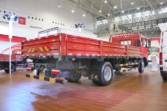 东风 多利卡D9中卡 170马力 4X2栏板载货车