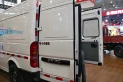 东风 御风 136马力 4X2 冷藏车