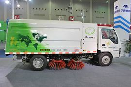 庆铃底盘&nbsp;扫路车外观图片