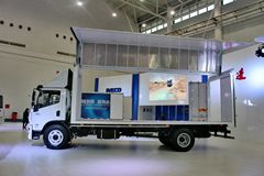跃进 超越C500中卡 168马力 4X2 7.1米翼式载货车(NJ5161XXYZQDDWZ)