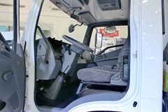 跃进 超越C500中卡 168马力 4X2 7.1米翼式载货车(NJ5161XXYZQDDWZ)