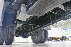 跃进 超越C500中卡 168马力 4X2 7.1米翼式载货车(NJ5161XXYZQDDWZ)