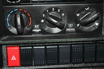Ծ�� ��ԽC300 125���� 4X2 ��س�ͼƬ