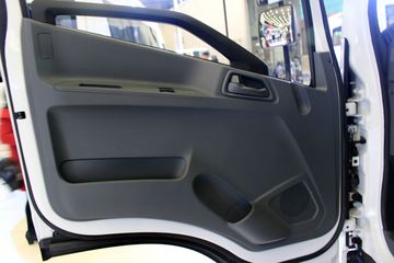 Ծ�� ��ԽC300 125���� 4X2 ��س�ͼƬ