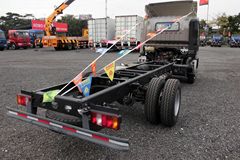 中国重汽HOWO 统帅 154马力 3800轴距单排轻卡底盘(ZZ1107G381CD1)