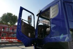 中国重汽 斯太尔M5G重卡 310马力 8X4载货车底盘(ZZ1313N466GD1)