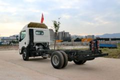 东风 凯普特N300 130马力 3350轴距 4.13米单排轻卡底盘(EQ1040SJ9BDD) 东风 凯普特N300 130马力 3350轴距 4.13米单排轻卡底盘(EQ1040SJ9BDD)