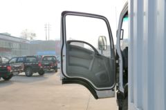 庆铃 五十铃700P系列中卡 189马力 7米厢式载货车(QL11019PARY)