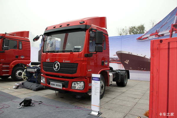 陕汽德龙L3000 经典版220马力 8档 4X2 牵引车