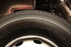 陕汽重卡 德龙新M3000 轻量化版 336马力 4X2牵引车(SX4188HR361)