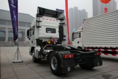 陕汽康明斯 德龙X3000 轻量化版 420马力 4X2牵引车(SX41884V361C)