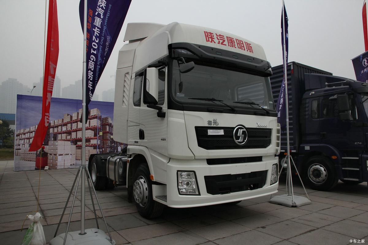 陕汽康明斯 德龙X3000 345马力 4X2牵引车