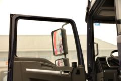 陕汽重卡 德龙新M3000 轻量化版 270马力 6X2厢式载货车(SX5208XXYML703)