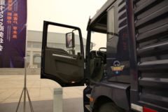 陕汽重卡 德龙新M3000 轻量化版 270马力 6X2厢式载货车(SX5208XXYML703)