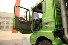 陕汽重卡 德龙新M3000 336马力 6X4 柴油/LNG 5.6米新型渣土车(SX3256MR384H)