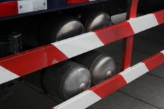 陕汽重卡 德龙新M3000 轻量化版 270马力 6X2厢式载货车(SX5208XXYML703)