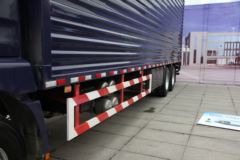 陕汽重卡 德龙新M3000 轻量化版 270马力 6X2厢式载货车(SX5208XXYML703)