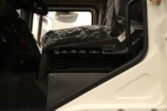 陕汽康明斯 德龙X3000 轻量化版 420马力 4X2牵引车(SX41884V361C)