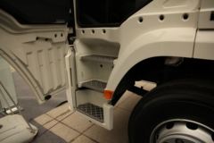 陕汽康明斯 德龙X3000 轻量化版 420马力 4X2牵引车(SX41884V361C)
