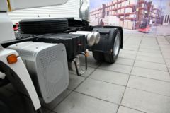 陕汽康明斯 德龙X3000 轻量化版 420马力 4X2牵引车(SX41884V361C)