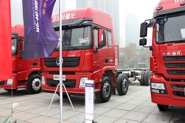 陕汽重卡 德龙X3000 336马力 8X4 9.5米载货车底盘(SX13164V456)