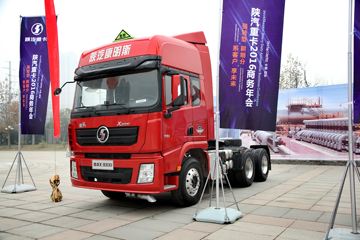 陕汽康明斯 德龙新X3000 轻量化版 420马力 6X4 危险品牵引车(SX42584V324C)