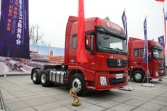 陕汽康明斯 德龙新X3000 轻量化版 420马力 6X4 危险品牵引车(SX42584V324C)