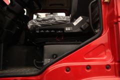 陕汽康明斯 德龙新X3000 轻量化版 420马力 6X4 危险品牵引车(SX42584V324C)