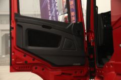 陕汽康明斯 德龙新X3000 轻量化版 420马力 6X4 危险品牵引车(SX42584V324C)