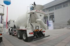 陕汽重卡 德龙新M3000 336马力 8X4 混凝土搅拌车(SX5316GJBMK306)