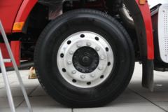 陕汽康明斯 德龙新X3000 轻量化版 420马力 6X4 危险品牵引车(SX42584V324C)