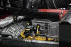 陕汽康明斯 德龙新X3000 轻量化版 420马力 6X4 危险品牵引车(SX42584V324C)