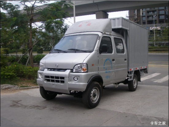 南骏汽车 瑞宝 1.6L 123马力 汽油 3.1米双排厢式微卡