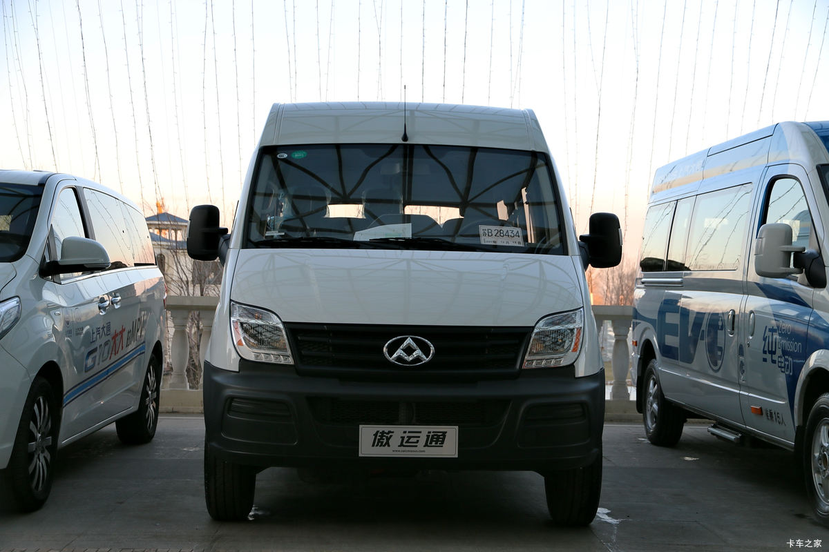 上汽大通 V80 2016款 136马力 傲运通自动版 长轴高顶封闭厢货(国四)