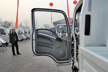 �ƿ�ŷ�� T1ϵ�� 82���� 4X2 4.15�׵��������ῨͼƬ