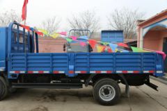 飞碟奥驰 D3系列 124马力 4.2米单排栏板轻卡(FD1046W10K)