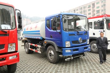 御虎&nbsp;洒水车/喷洒车外观图片