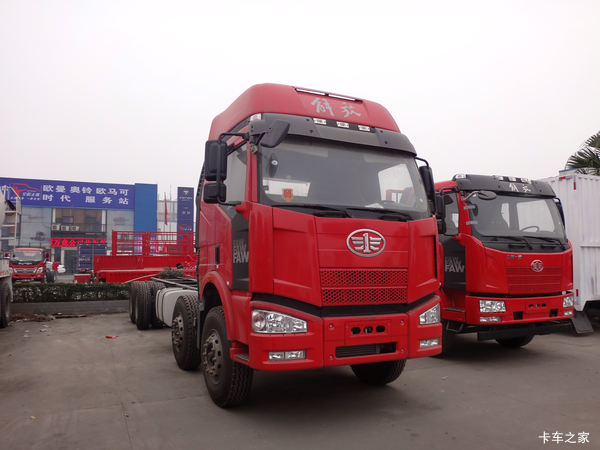 一汽解放 J6M重卡 320马力 8X4 9.5米栏板载货车(CA1310P63K2L6T4A1E4)