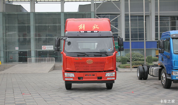 一汽解放 J6L中卡 加强型 180马力 4X2 6.2米排半栏板载货车(CA1160P62K1L3A1E4)