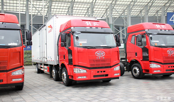 一汽解放 J6P重卡 260马力 6X2 8.7米厢式载货车(CA5200XXYP63K1L6T3E4)
